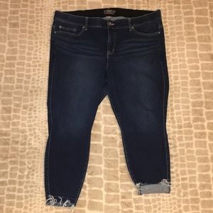 Torrid Bombshell Skinny 24R (PLUS SIZE)